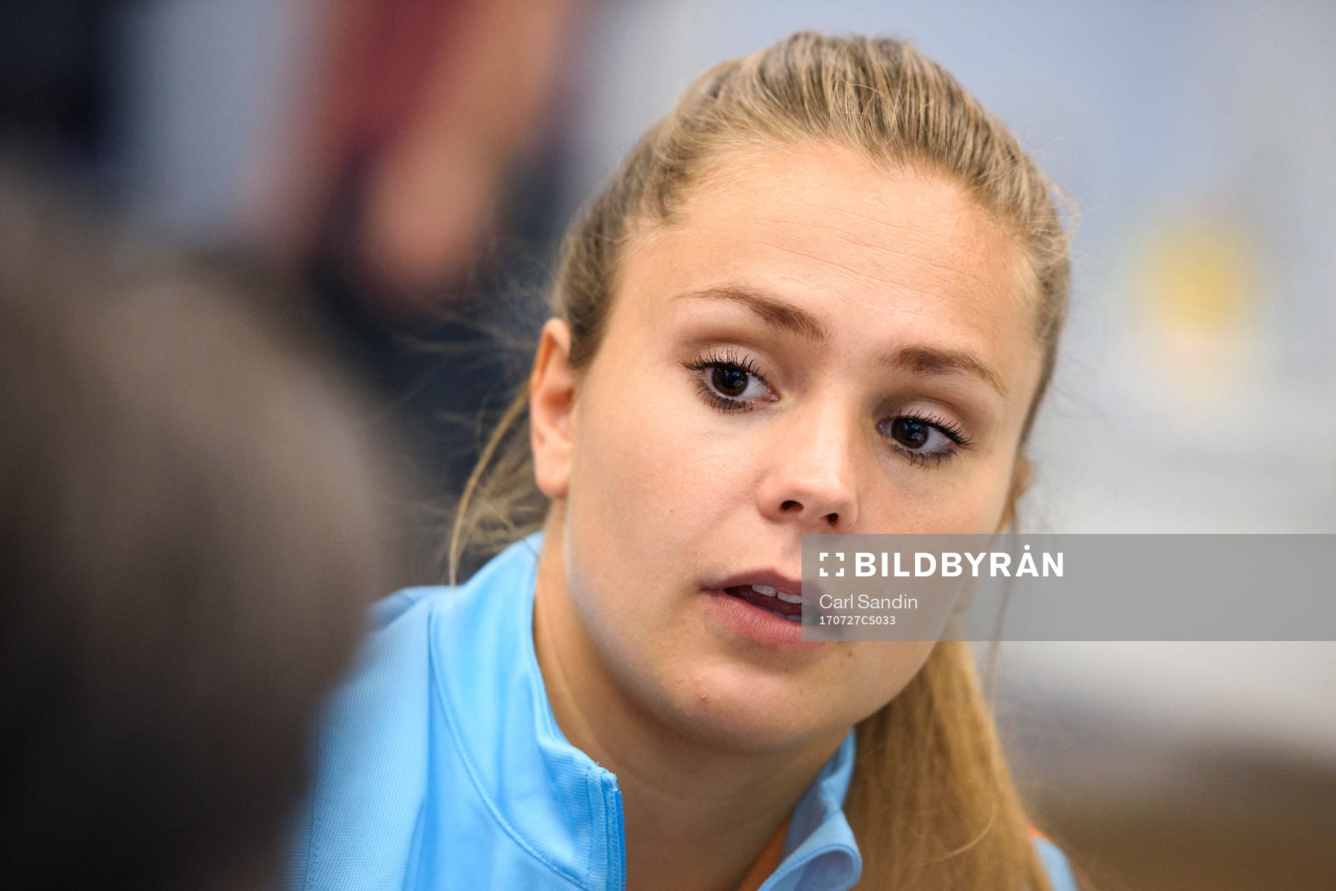 Lieke Martens blir intervjuad på en pressträff med det holländska landslaget under dag 12 av fotbolls-EM den 27 juli 2017 i Utrecht.