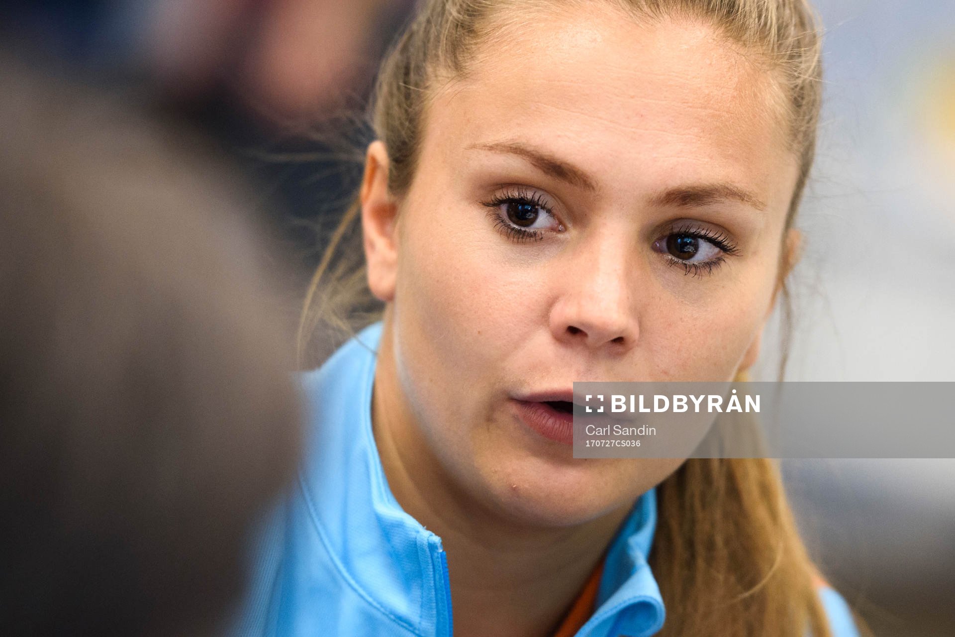 Lieke Martens blir intervjuad på en pressträff med det holländska landslaget under dag 12 av fotbolls-EM den 27 juli 2017 i Utrecht.