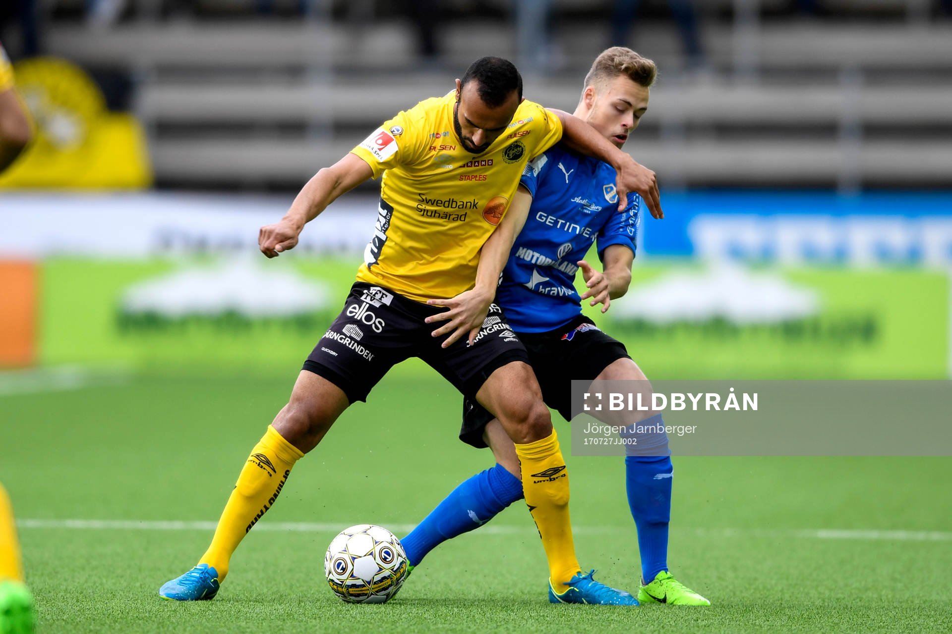 Elfsborgs Issam Jebali och Halmstads Jesper Westerberg