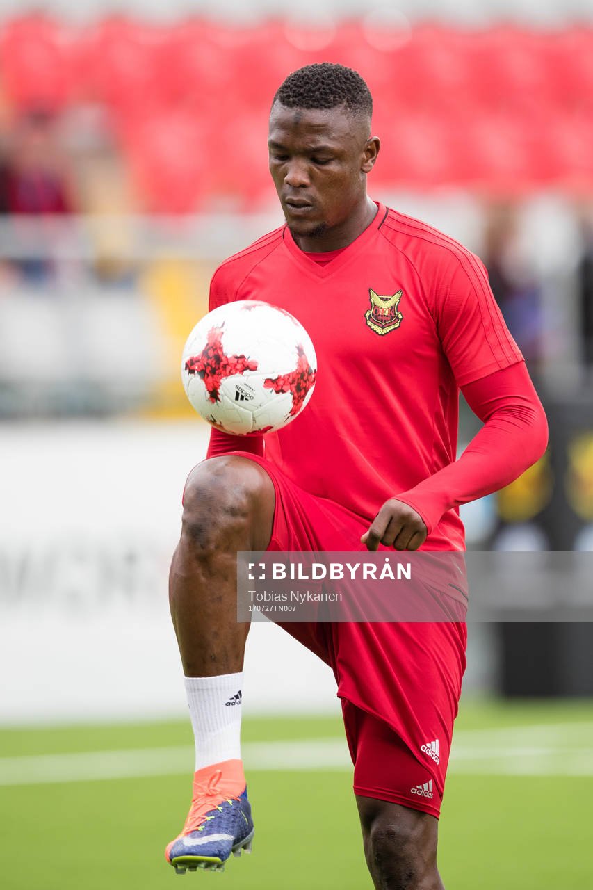 Östersunds Alhaji Gero  värmer upp