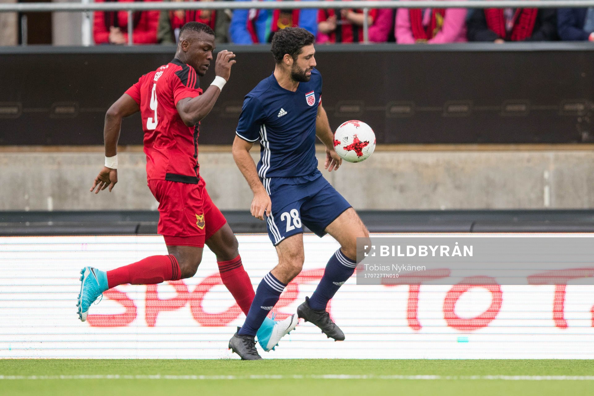 Fola Esch Julien Klein mot Östersunds Alhaji Gero