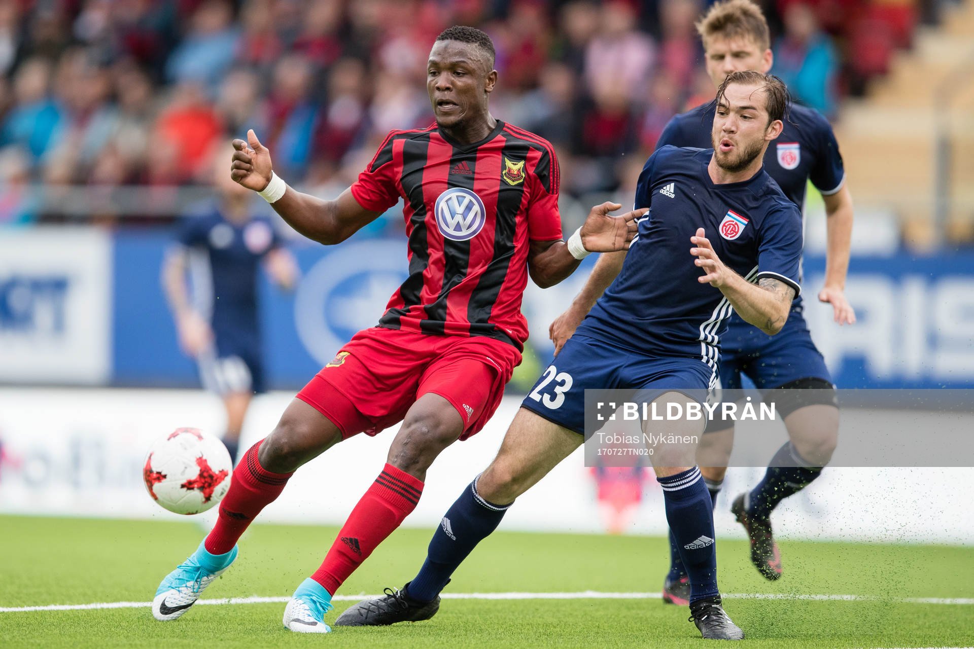 Östersunds Alhaji Gero mot FC Fola Esch Tom Laterza