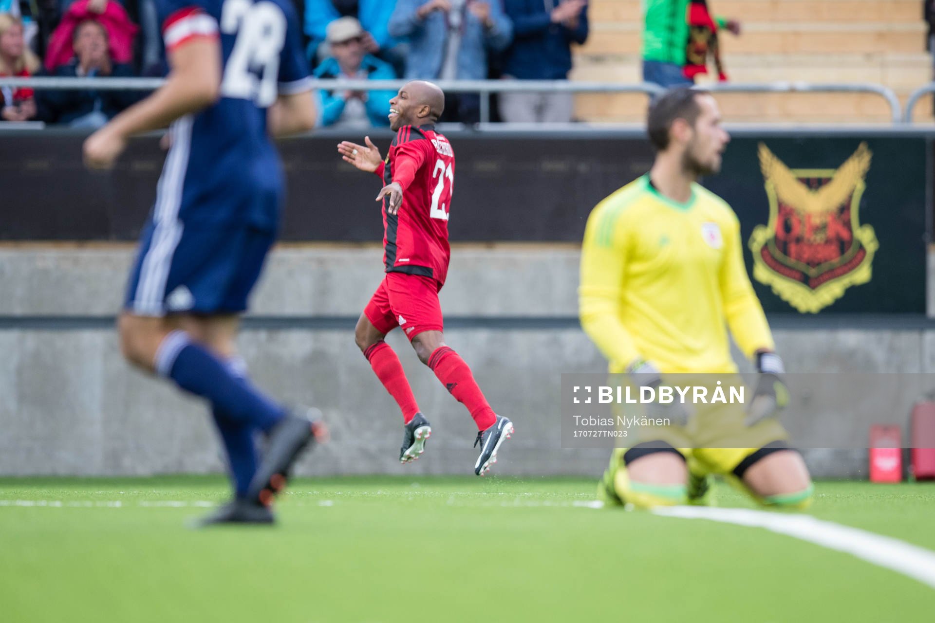 Östersunds Fouad Bachirou jublar