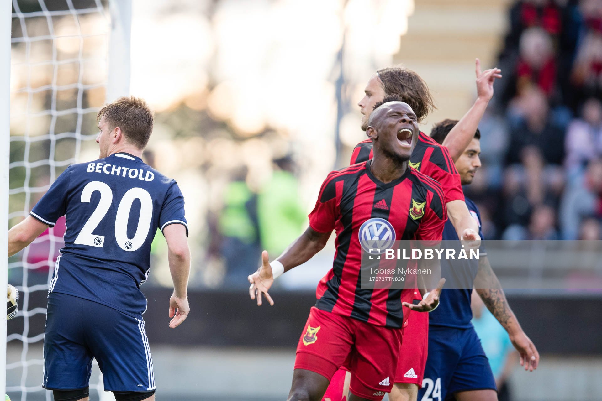 Östersunds Samuel Mensiro  deppar