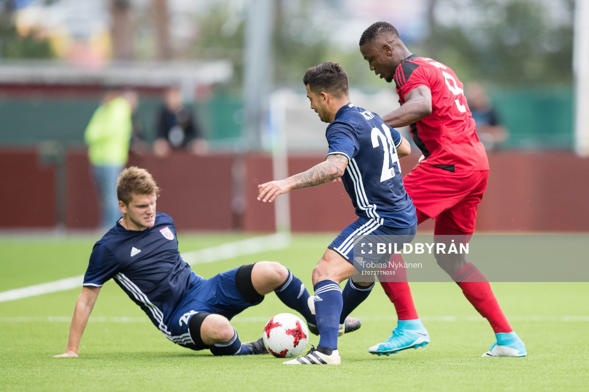 Östersunds Alhaji Gero mot FC Fola Esch Mehdi Kirch och