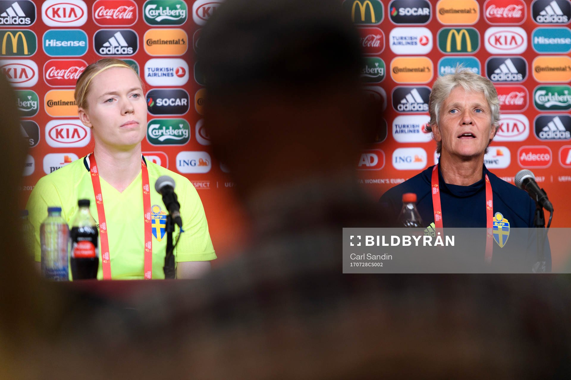 Målvakt Hedvig Lindahl och förbundskapten Pia Sundhage