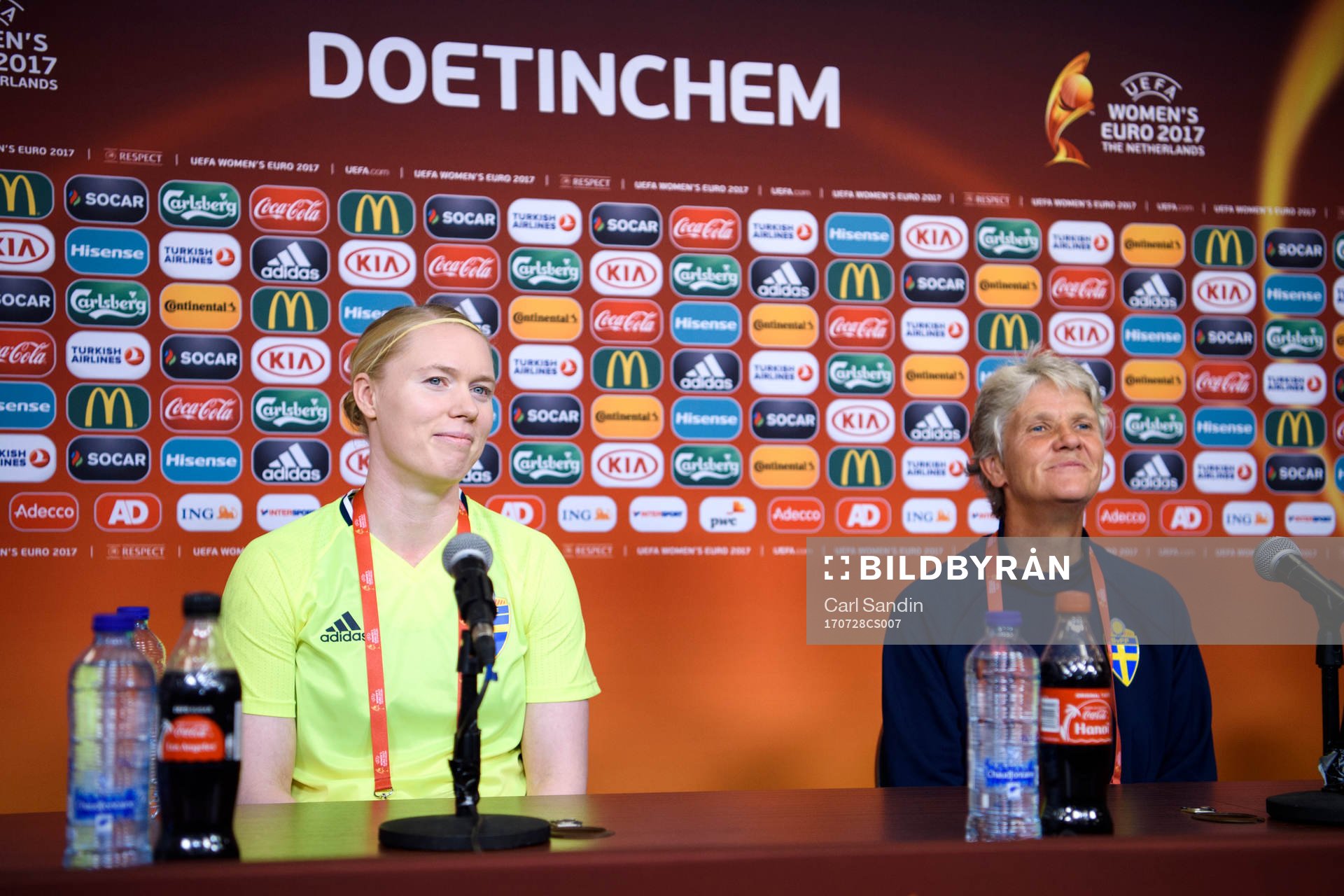 Målvakt Hedvig Lindahl och förbundskapten Pia Sundhage på en presskonferens med det svenska landslaget under dag 13 av fotbolls-EM den 28 juli 2017 i Doetinchem.