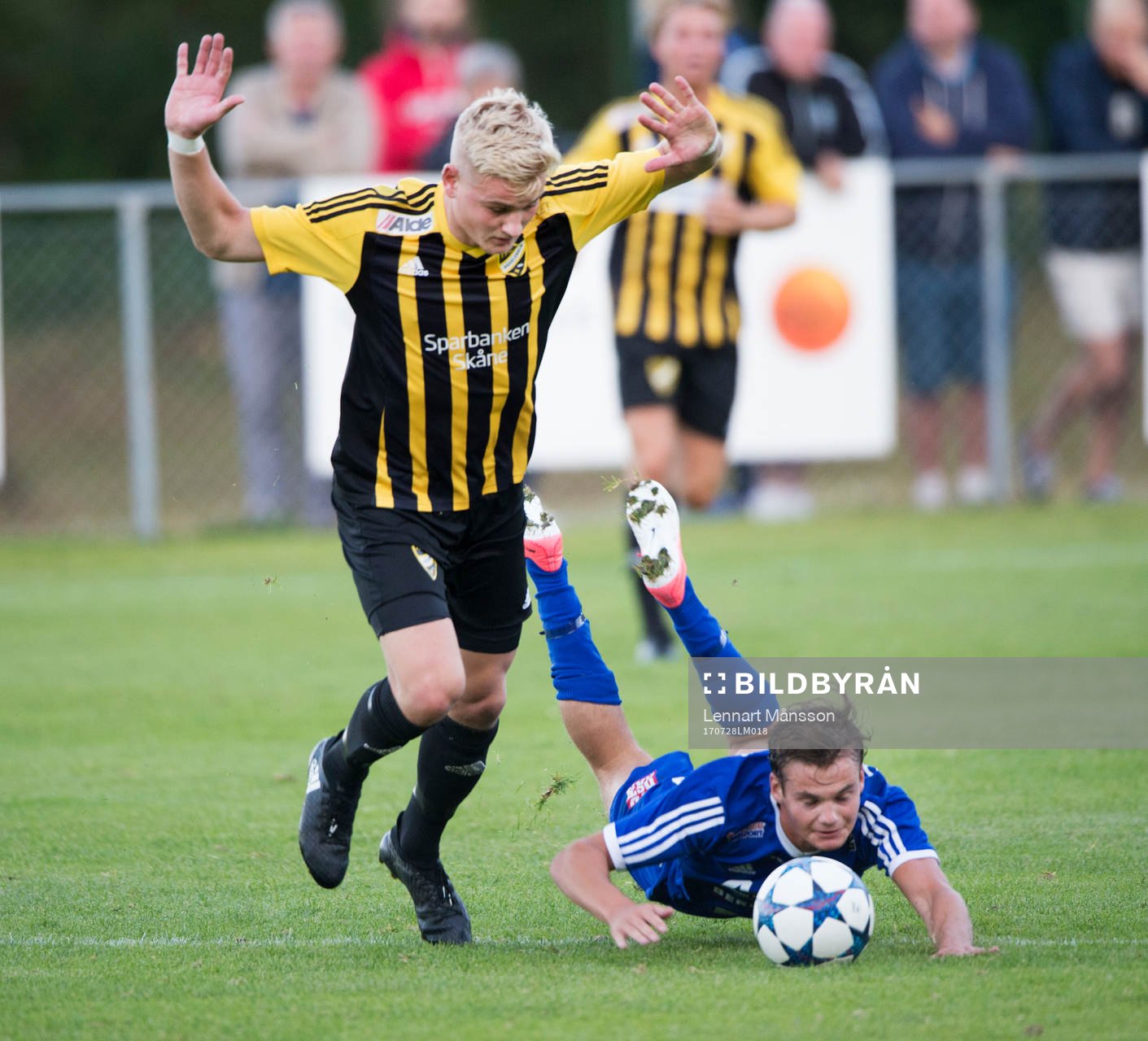 IFK Hässleholms Linus Svensson i matchen i division 2