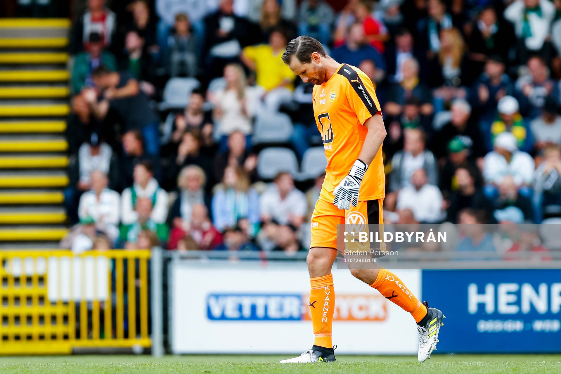 Hammarbys målvakt Johan Wiland deppar