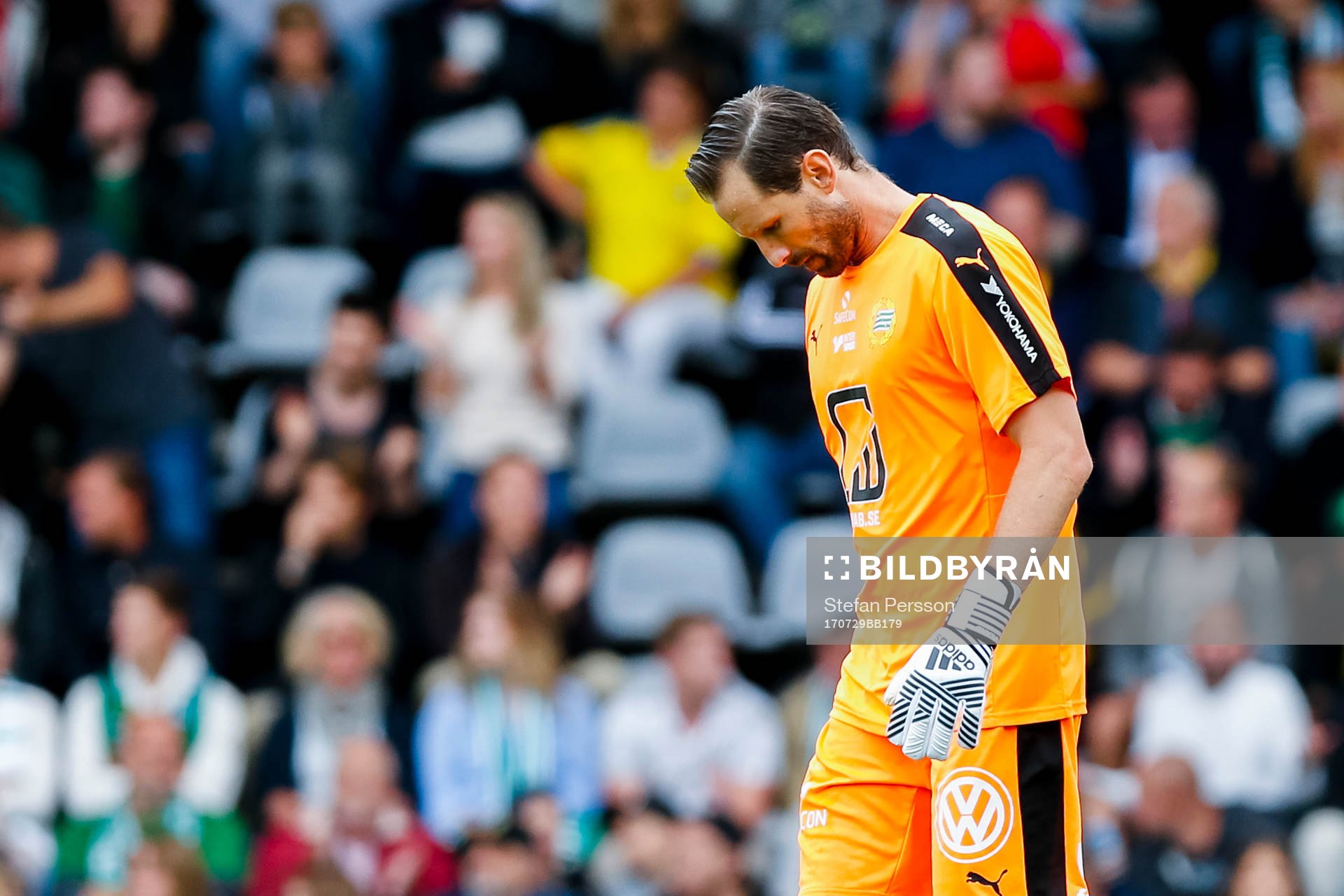 Hammarbys målvakt Johan Wiland deppar