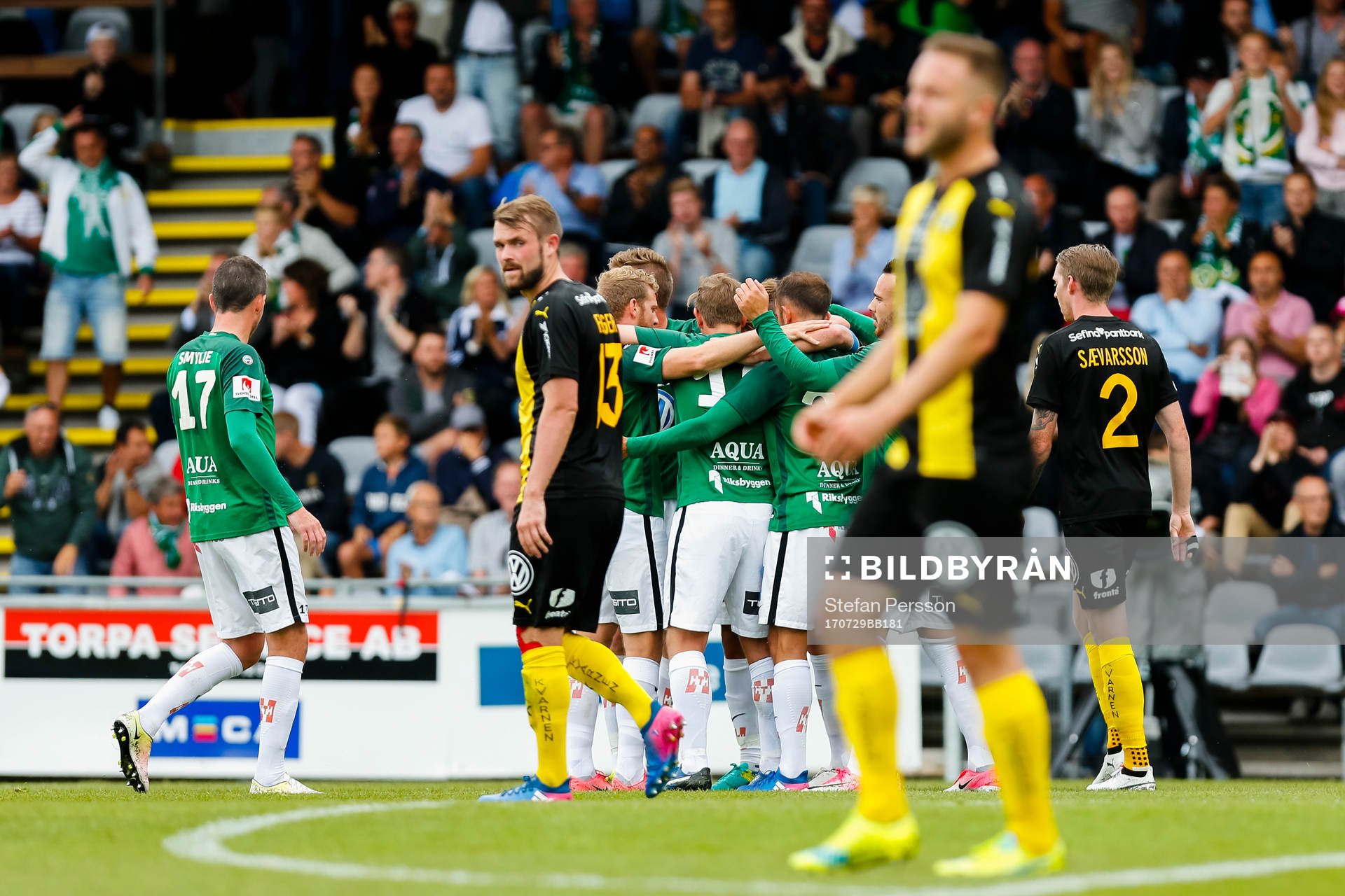 Jönköpings spelare jublar efter 1-0 av Tommy Thelin under fotbollsmatchen i Allsvenskan mellan Jönköping och Hammarby den 29 juli 2017 i Jönköping. 
