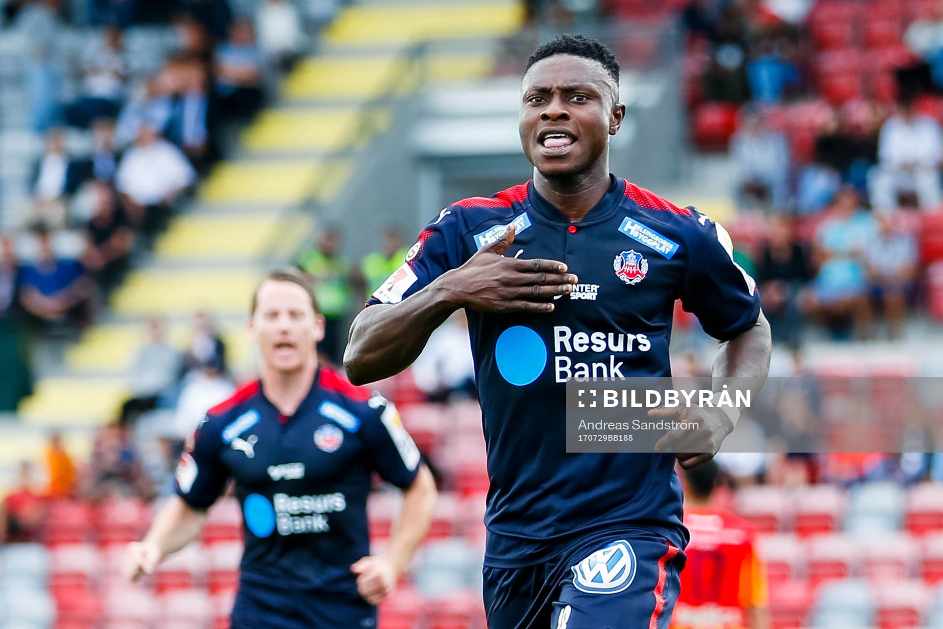 Helsingborgs Oke Akpoveta jublar