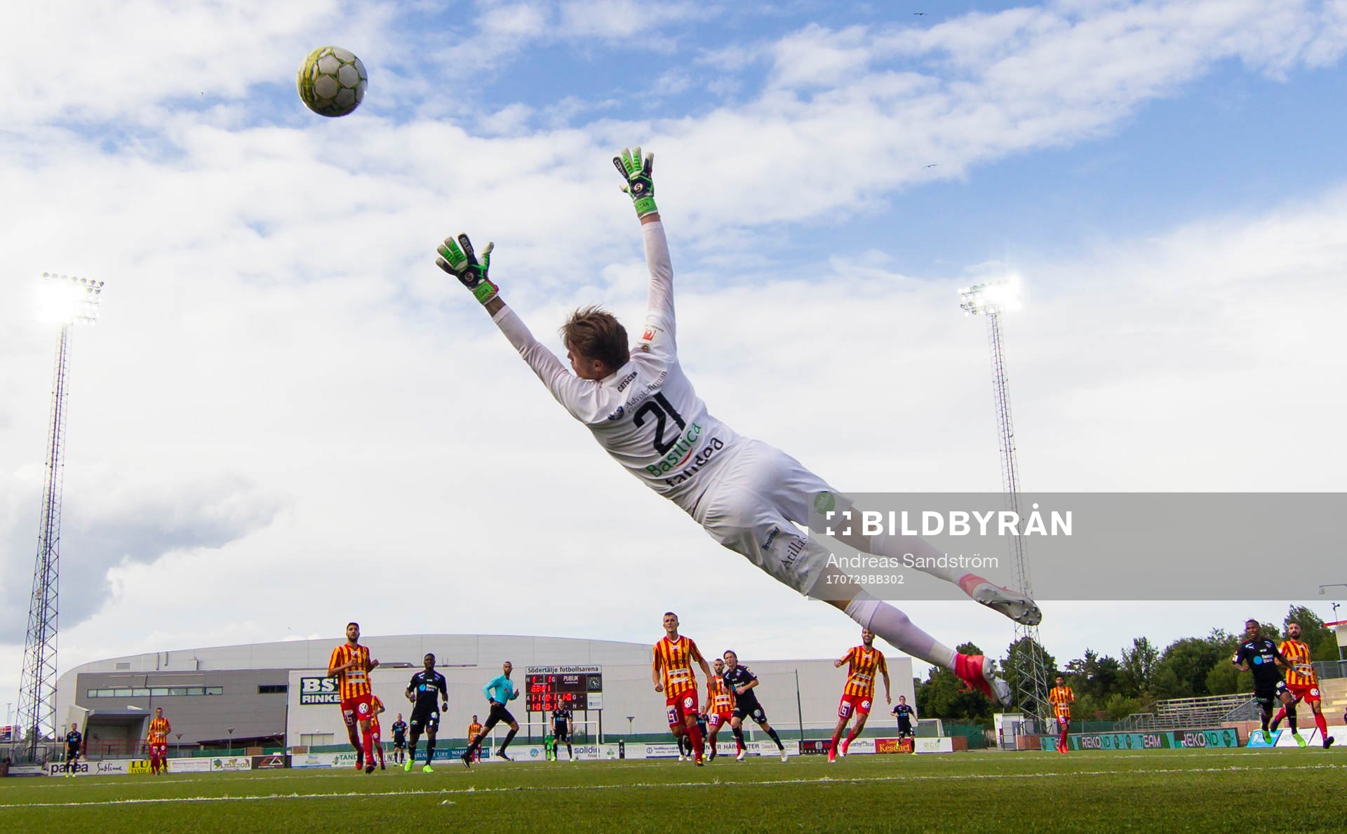 Helsingborgs Max Svensson gör 2-1 bakom Syrianskas