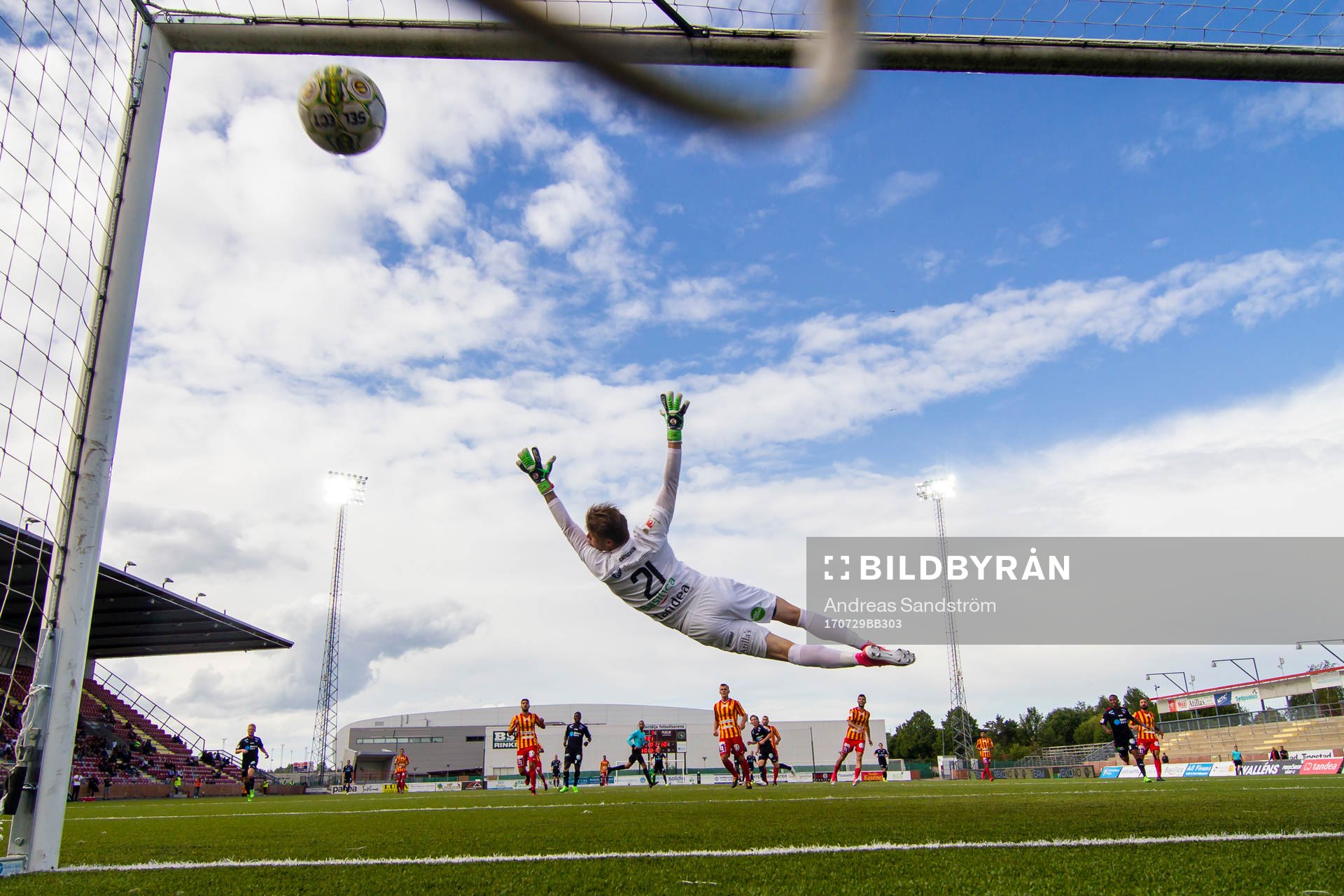 Helsingborgs Max Svensson gör 2-1 bakom Syrianskas