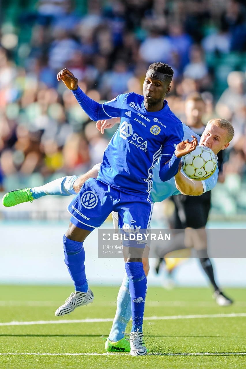 Sundsvalls Peter Wilson och Malmö FFs Franz Brorsson