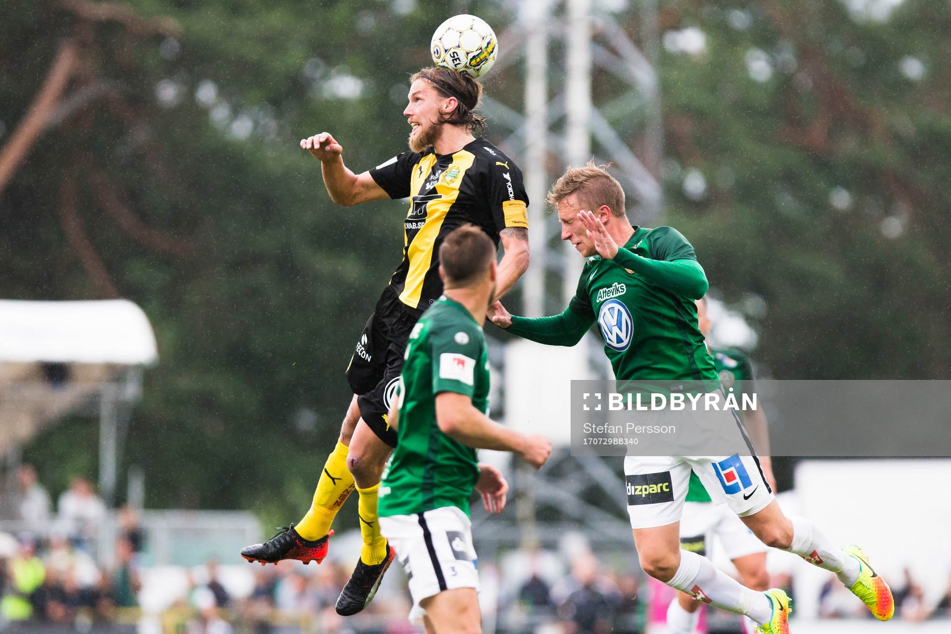 Hammarbys Björn Paulsen vinner en nickduell med