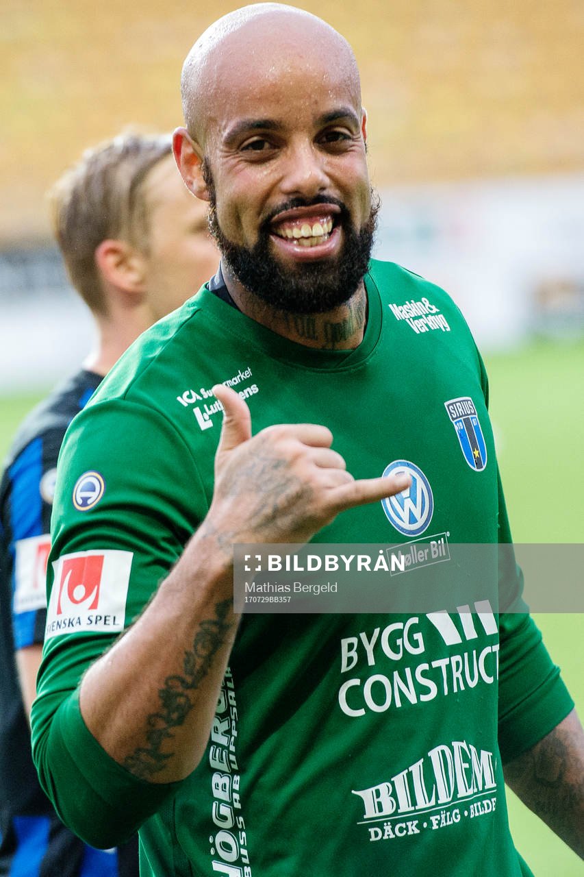 Sirius målvakt Joshua Wicks  jublar