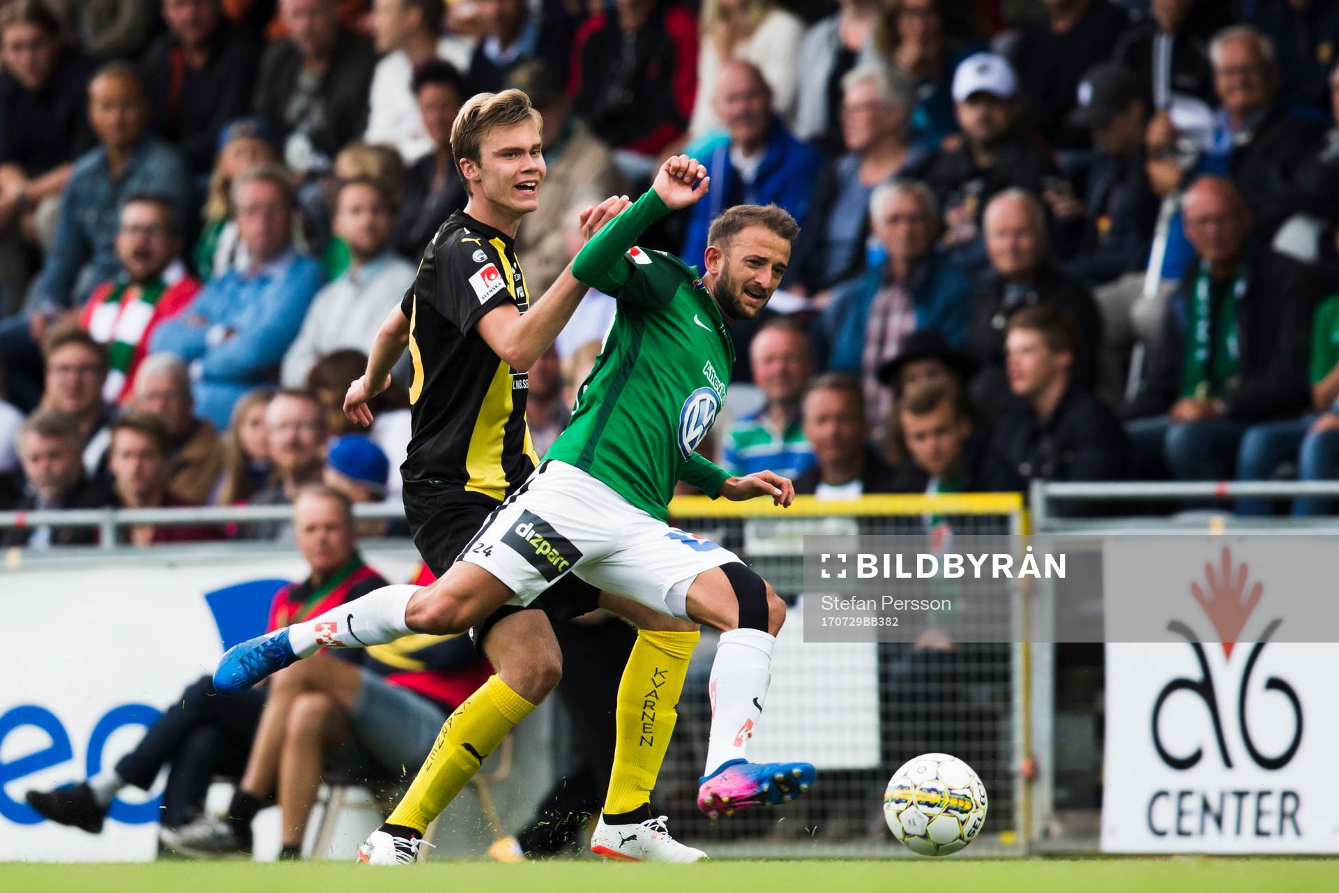 Hammarbys Marcus Degerlund mot Jönköpings Robert Gojani