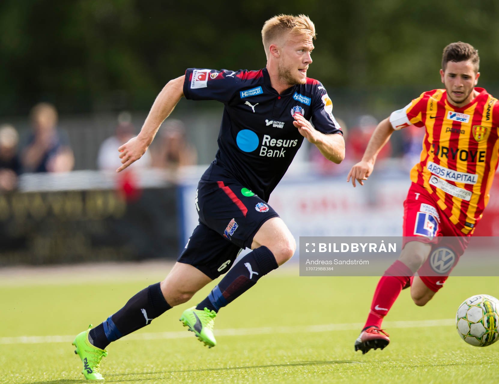 Helsingborgs Andreas Landgren driver fram