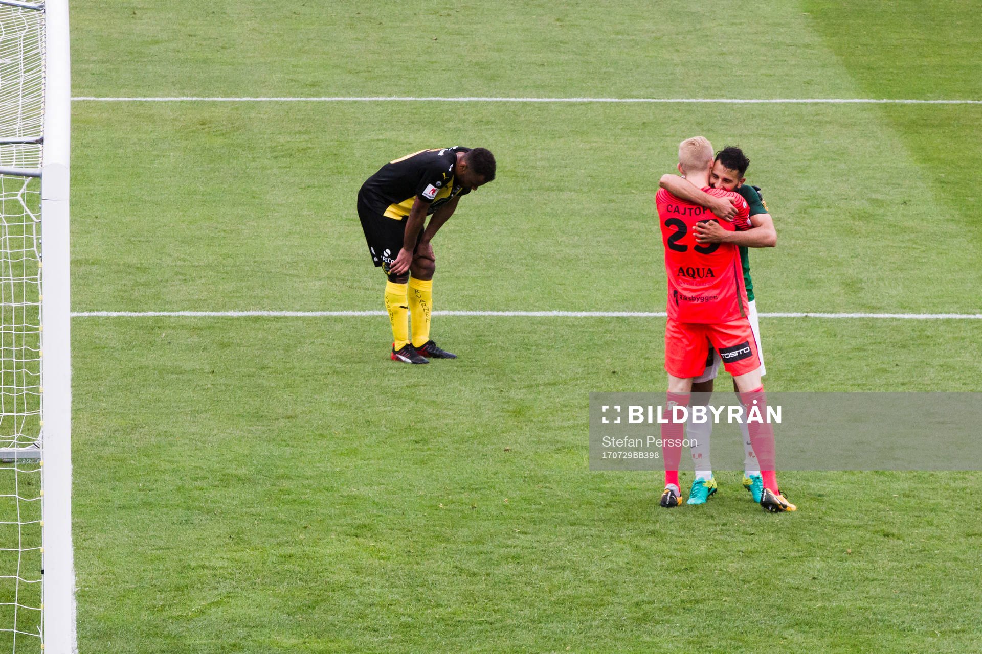 Hammarbys Serge-Junior Martinsson Ngouali deppar och