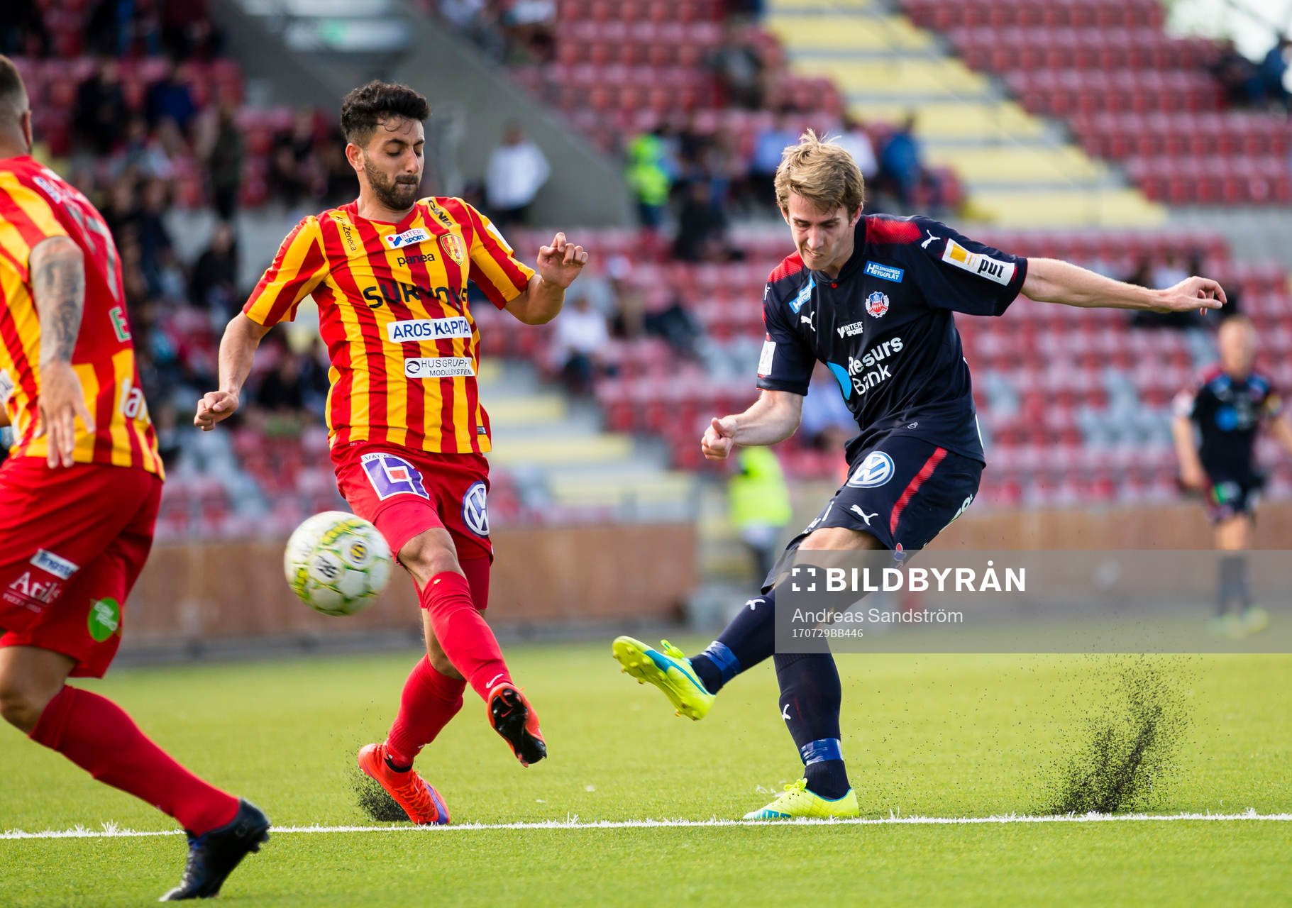 Helsingborgs Adam Eriksson testar skott
