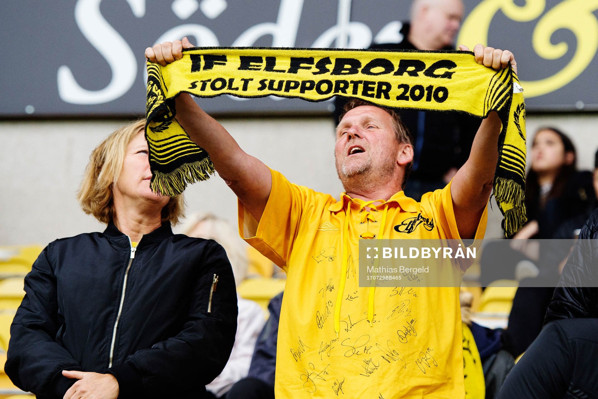 En Elfsborgsupporter med halsduk
