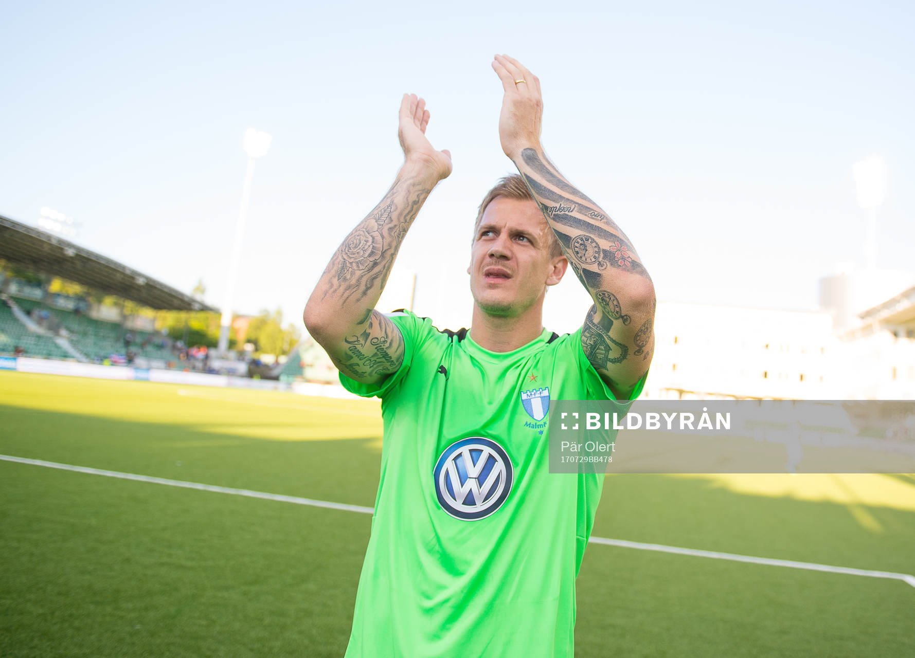 Malmö FFs målvakt Johan Dahlin  jublar