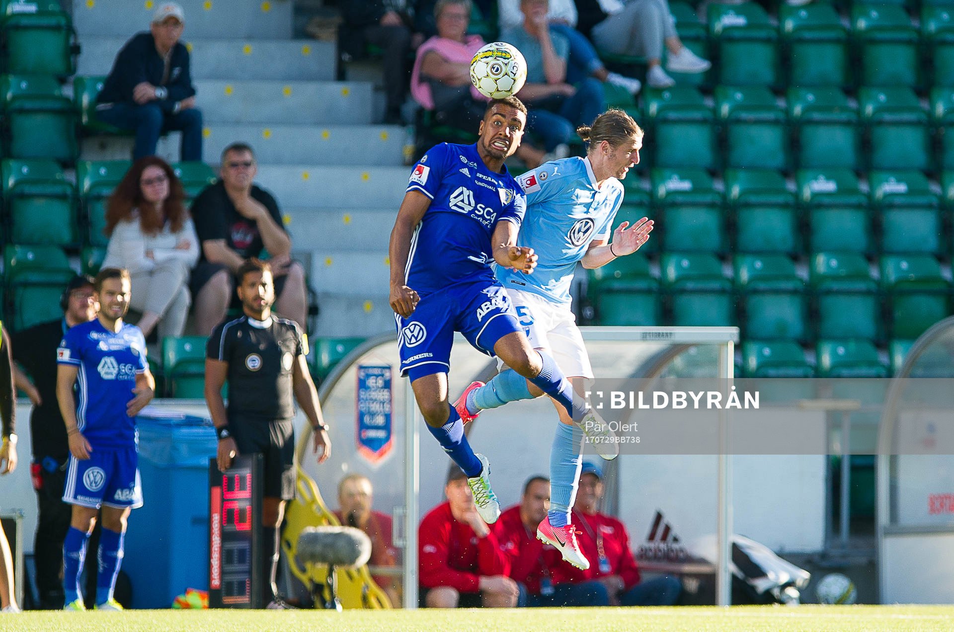 Sundsvalls Noah Sonko Sundberg i nickduell mot Malmö FFs
