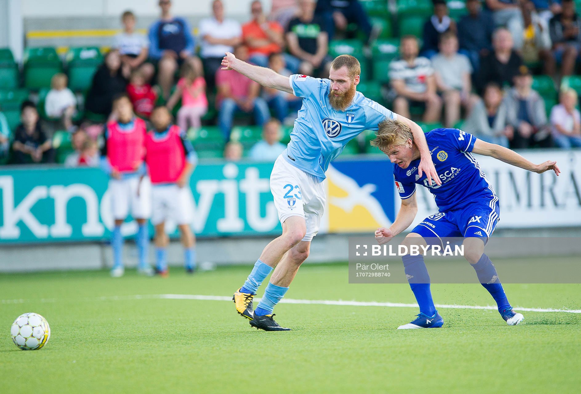 Malmö FFs Jo Inge Berget i kamp mot Sundsvalls Eric