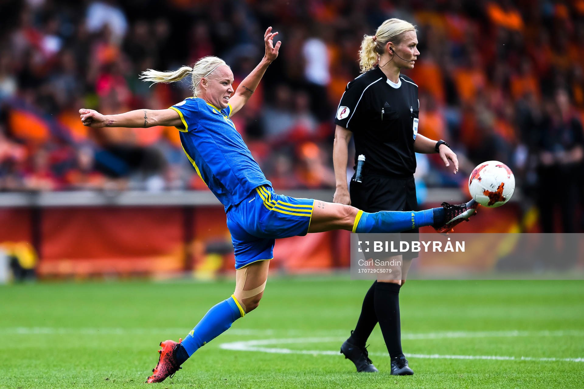 Sveriges  Caroline Seger i kvartsfinalen mellan Holland och