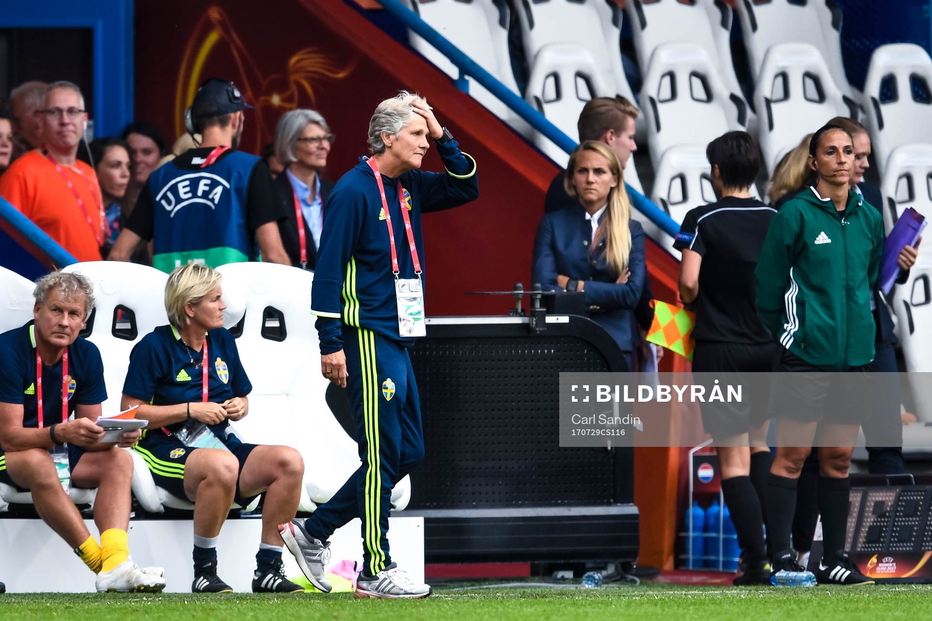 Sveriges förbundskapten Pia Sundhage  deppar