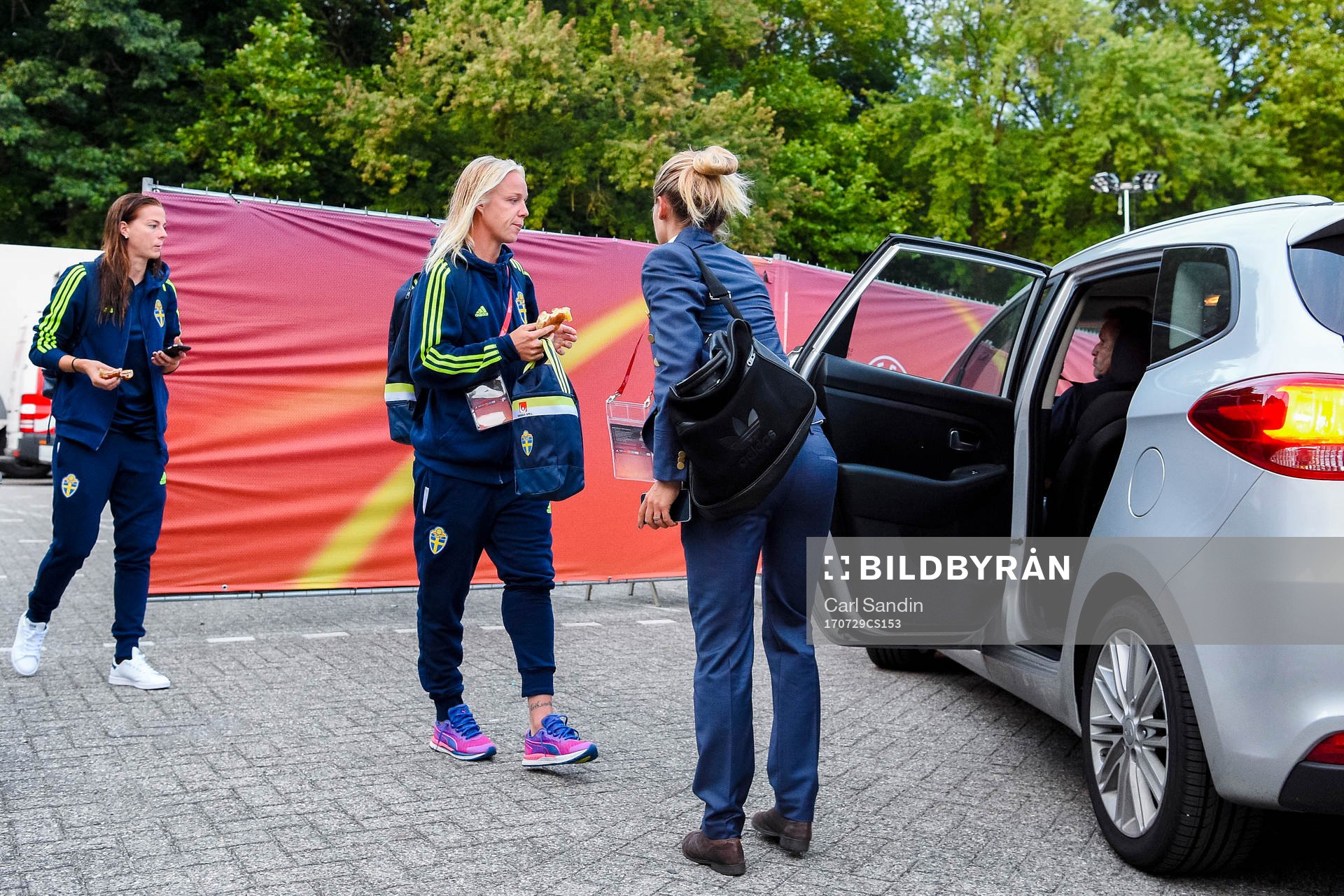 Sveriges Lotta Schelin och Caroline Seger