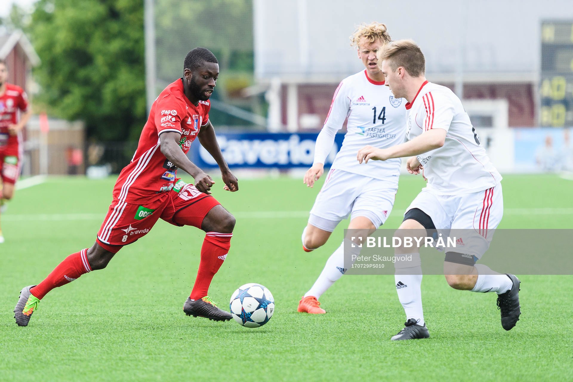 Piteås Samuel Naiwo med bollen