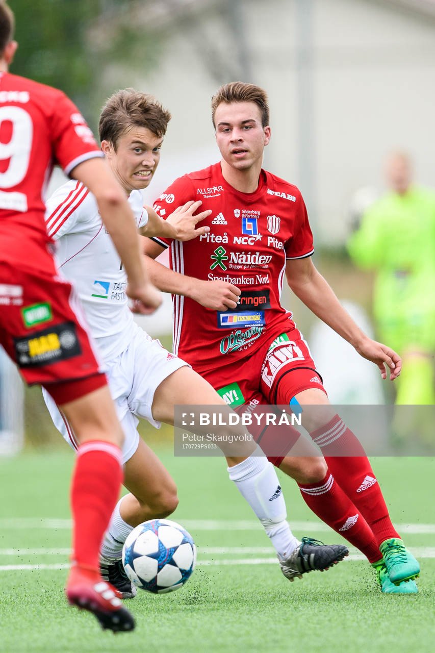 Piteås Alex Naylor och Täfteås Oscar Kröger