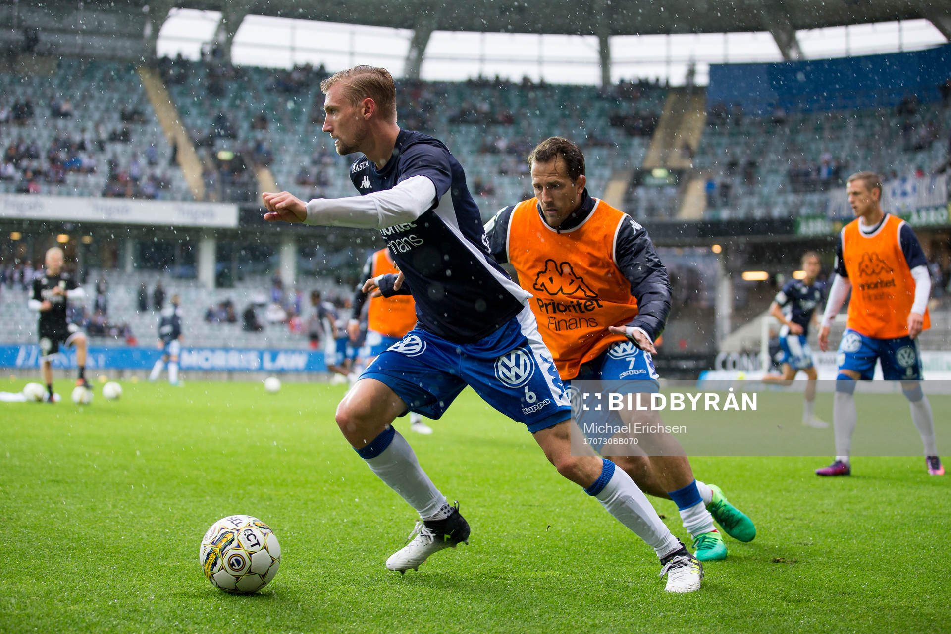 IFK Göteborgs Sebastian Eriksson före Tobias Hysen