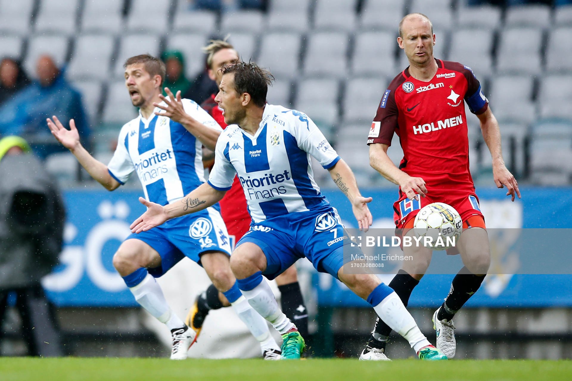 IFK Göteborgs Mikael Boman och Tobias Hysén reagerar på