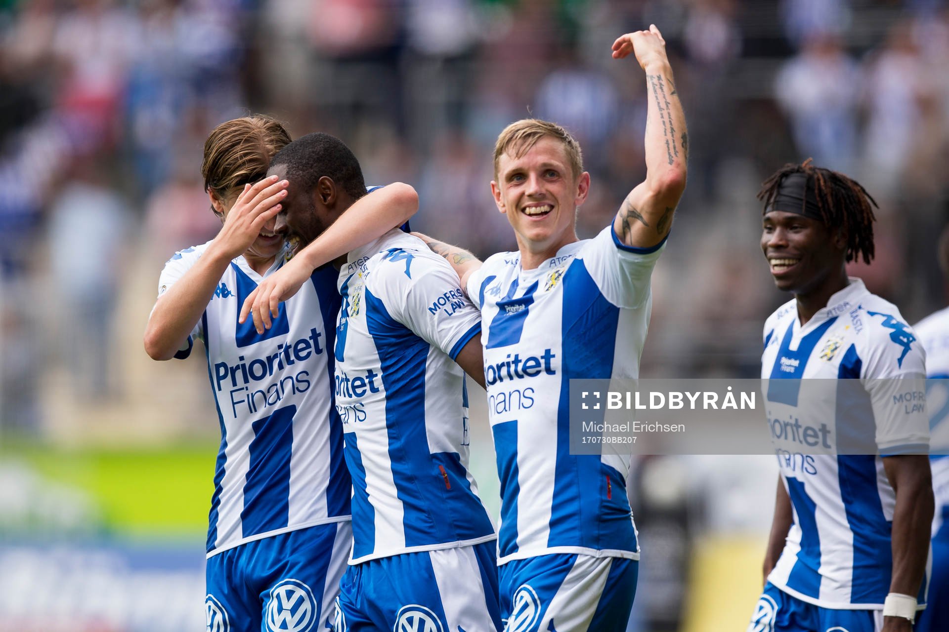 IFK Göteborgs Vajebah Sakor jublar och omfamnas av August Erlingmark och Sören Rieks efter sitt 3-1 mål under fotbollsmatchen i allsvenskan mellan IFK Göteborg och Norrköping den 30 juli 2017 i Göteborg.