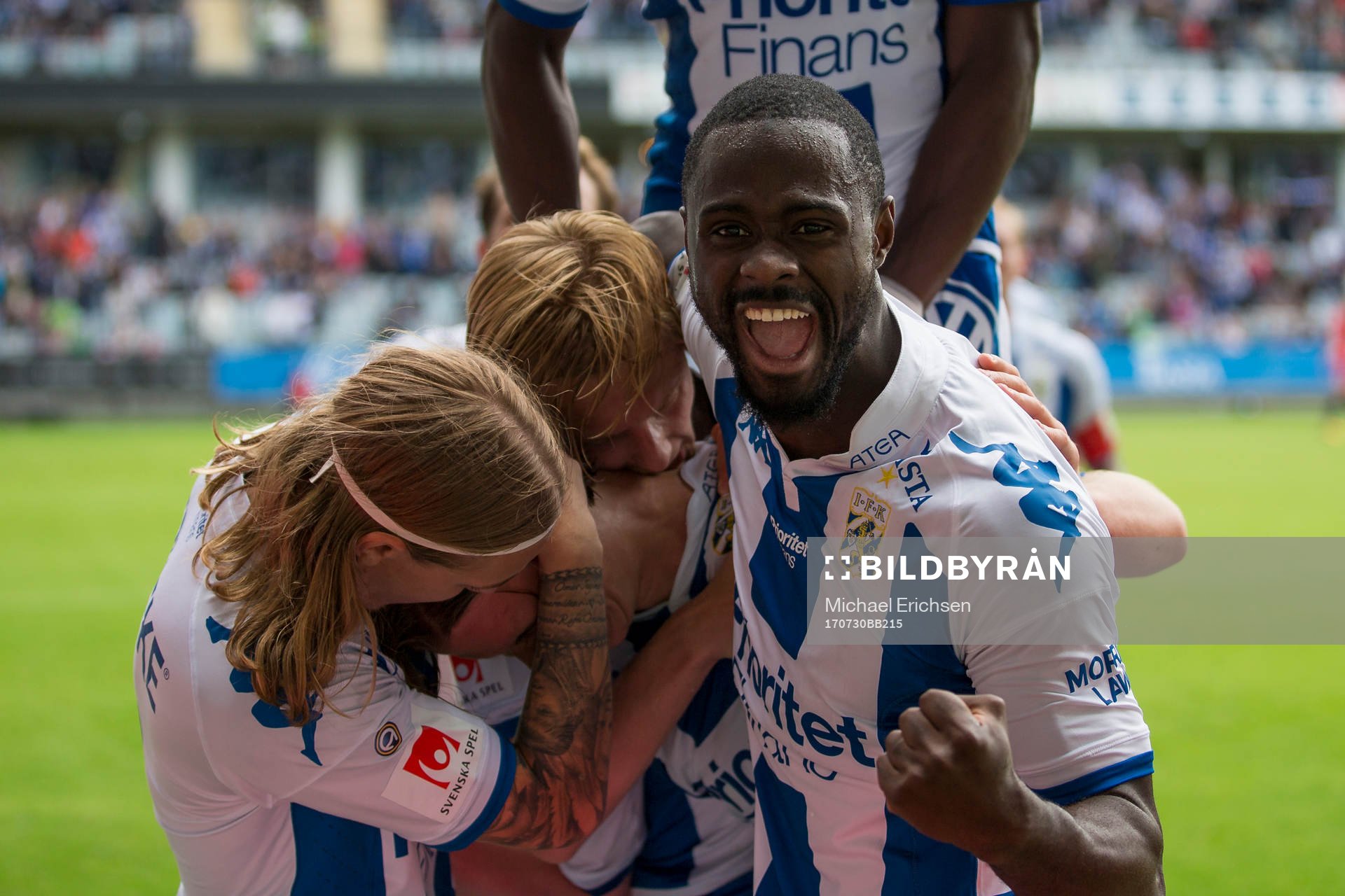 IFK Göteborgs August Erlingmark jublar och omfamnas av
