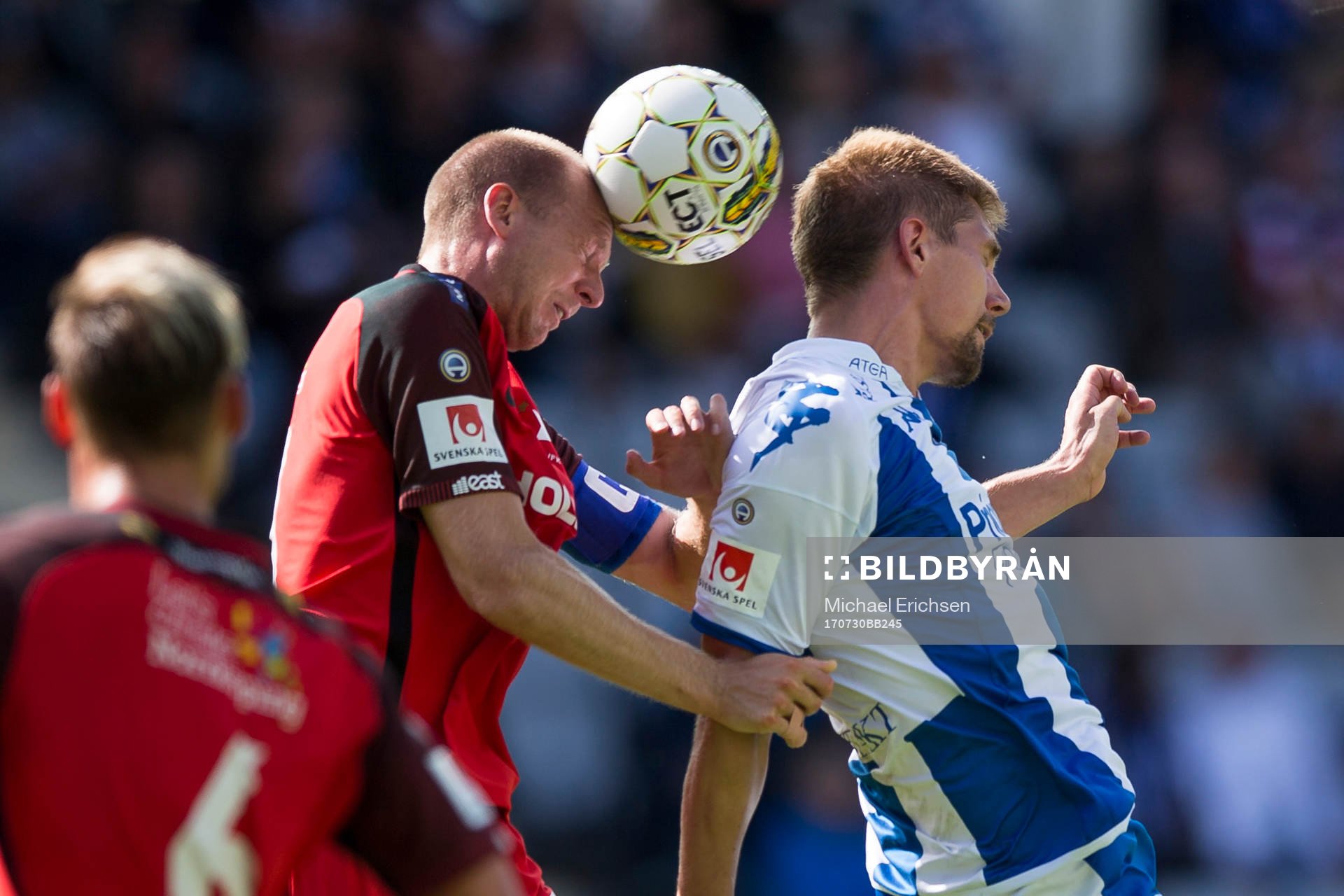Norrköpings Andreas Johansson i nickduell med IFK
