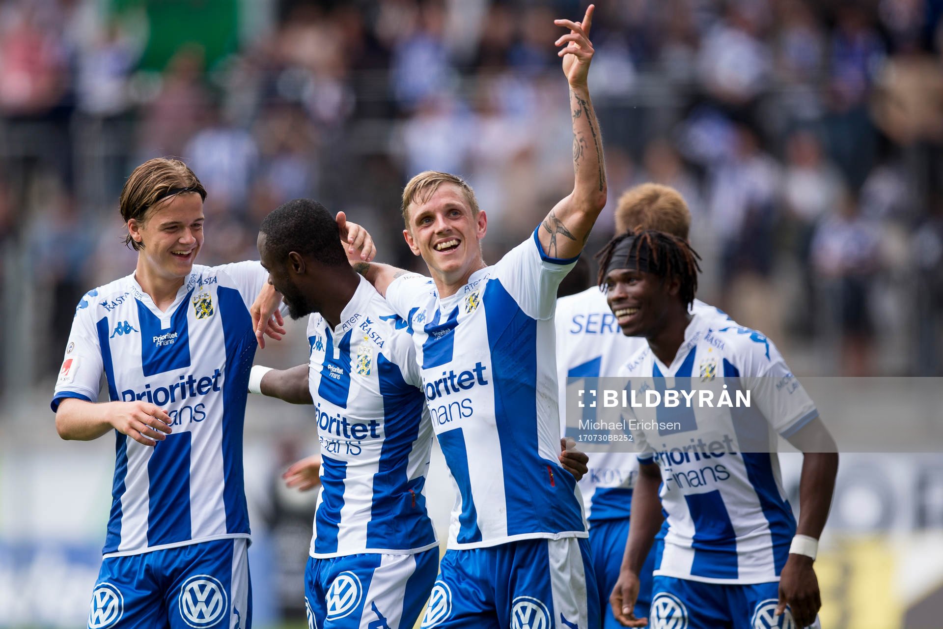 IFK Göteborgs Vajebah Sakor jublar med lagkamraterna