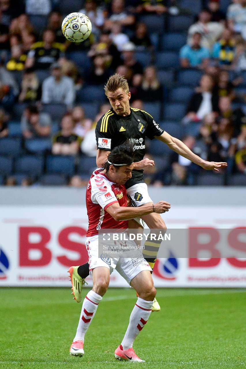 s Rasmus Lindkvist och Kalmars Emin Nouri i närkamp