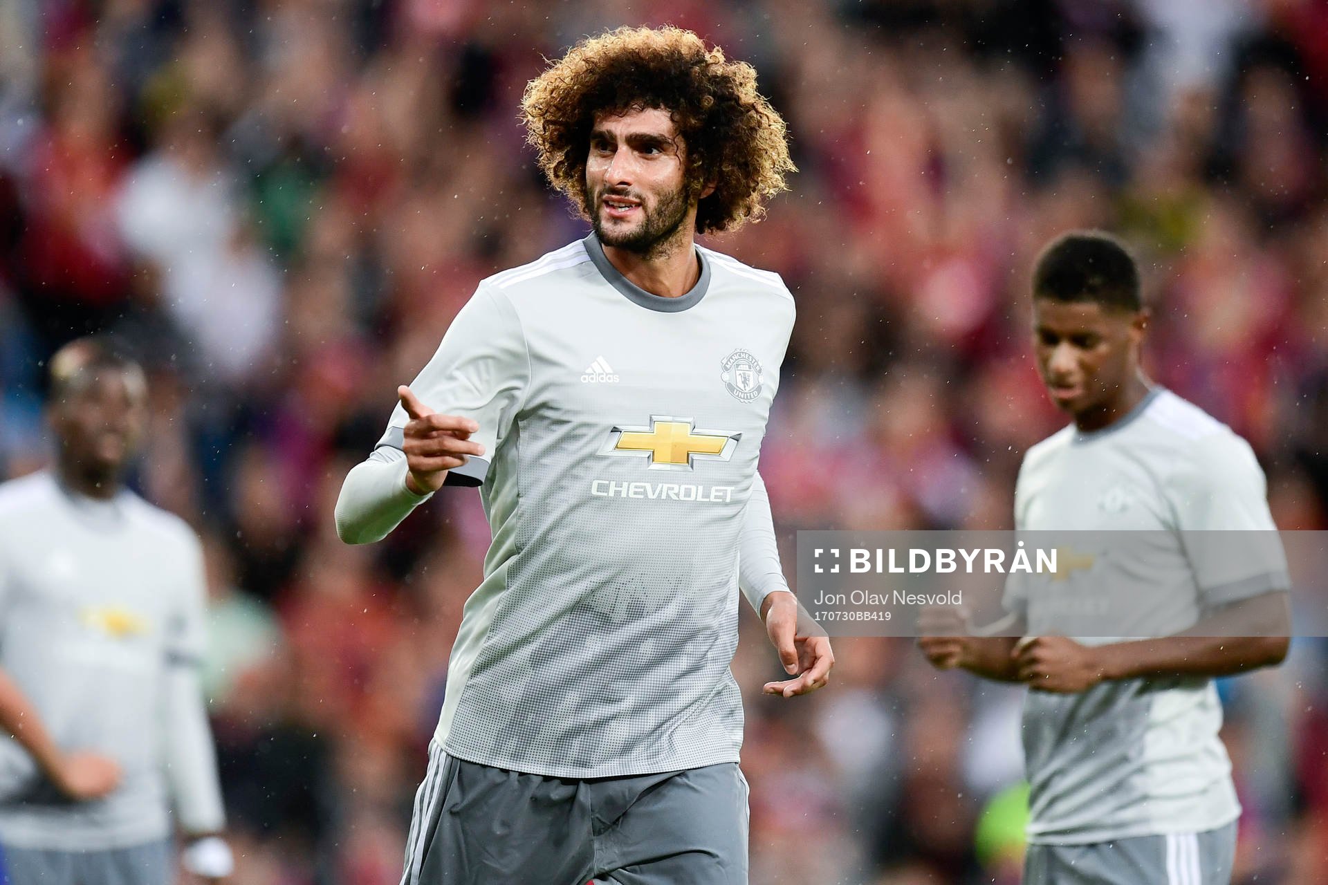 Manchester Uniteds Marouane Fellaini jublar