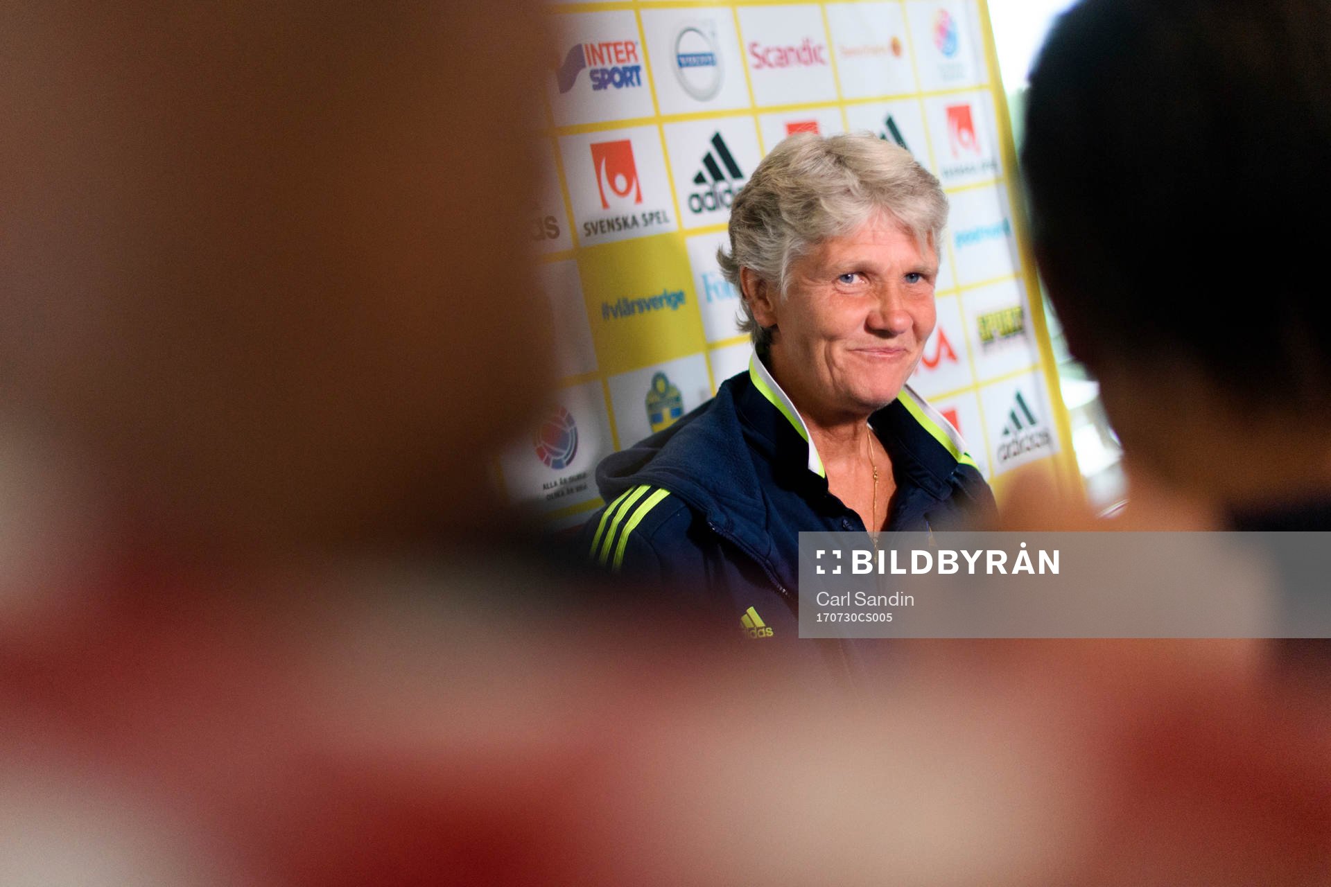 Förbundskapten Pia Sundhage blir intervjuad på en