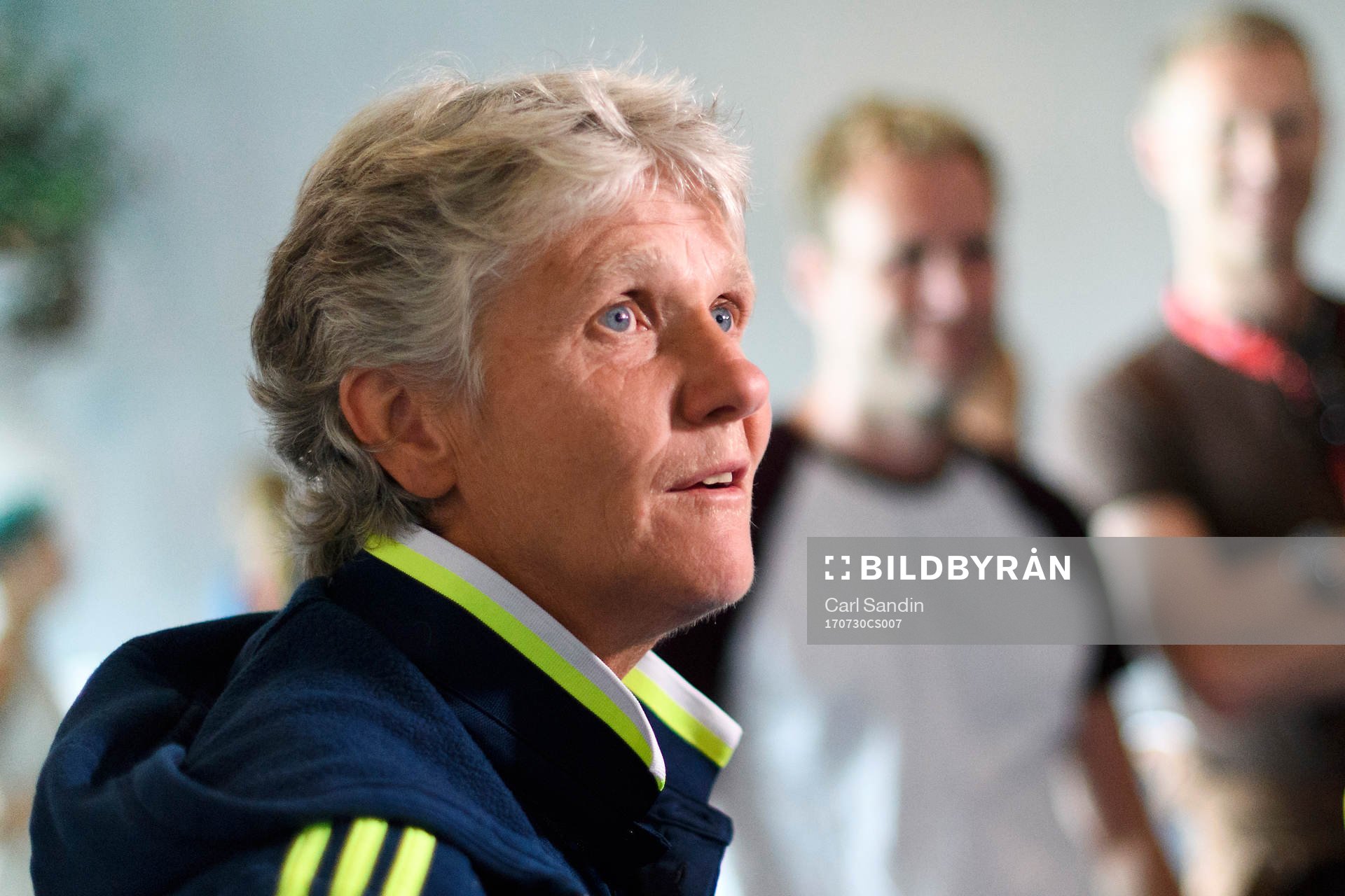 Förbundskapten Pia Sundhage blir intervjuad på en