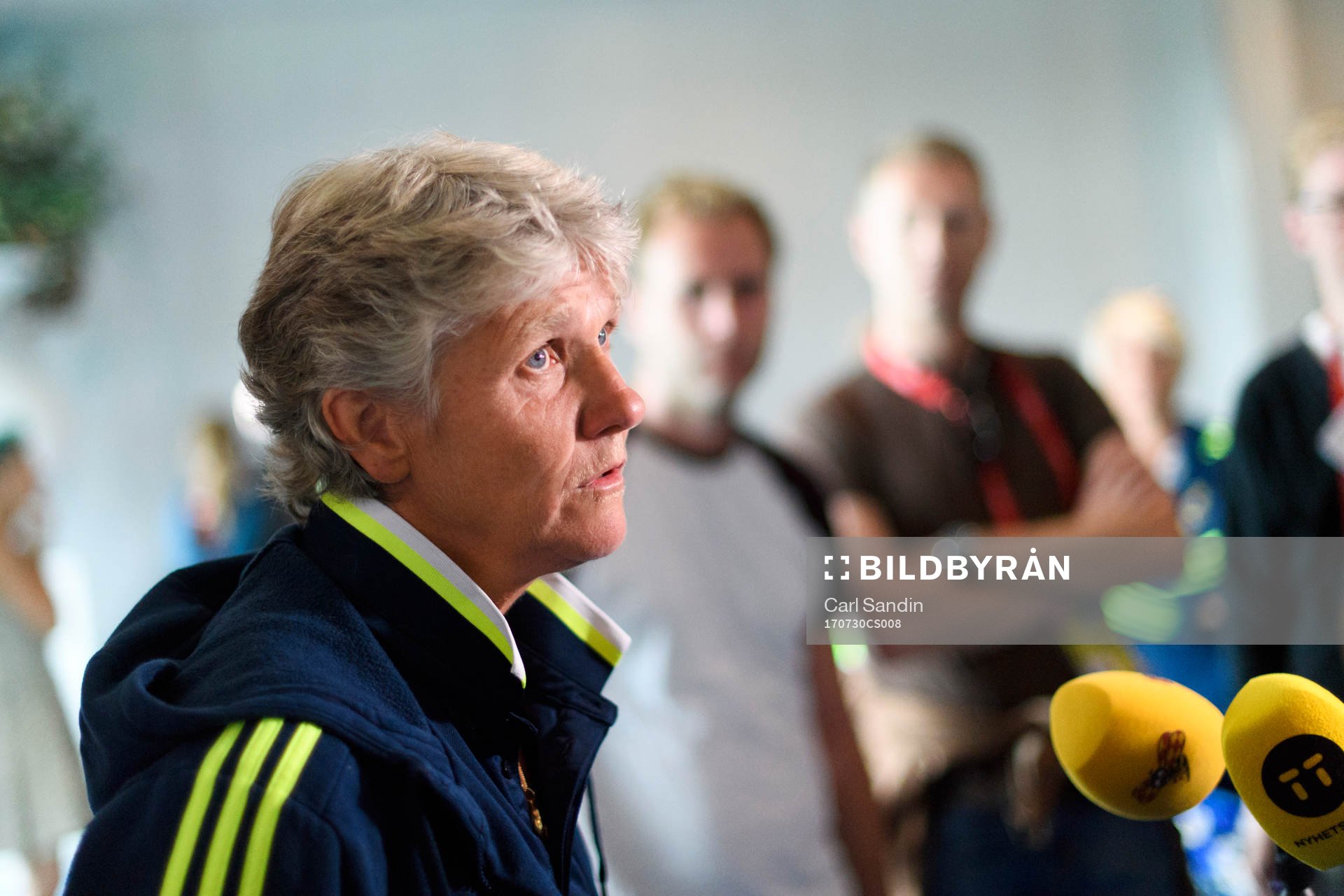 Förbundskapten Pia Sundhage blir intervjuad på en