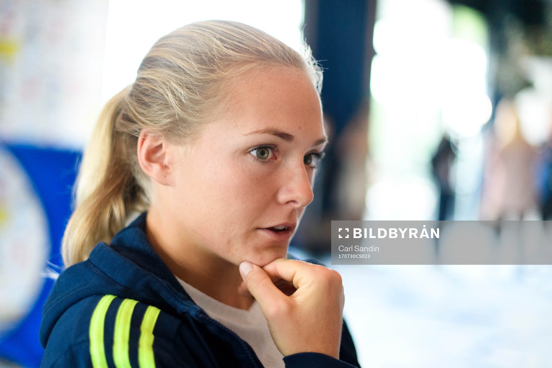 Magdalena Eriksson blir intervjuad på en pressträff med