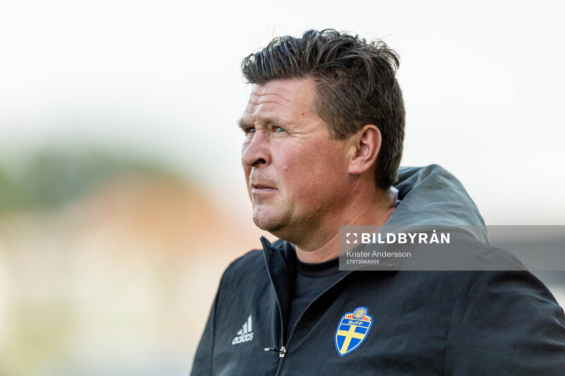 Domare Antti Kanerva före fotbollsmatchen i Superettan