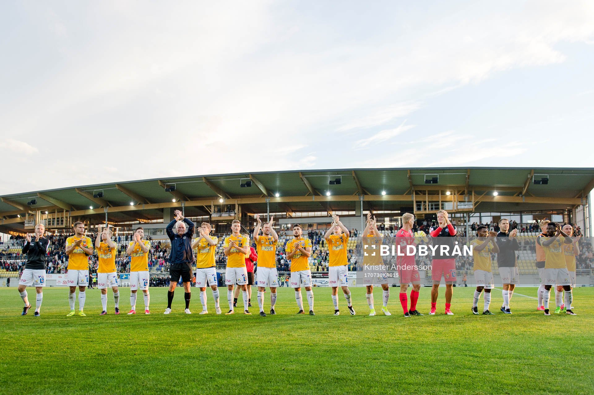 Falkenbergs spelare jublar