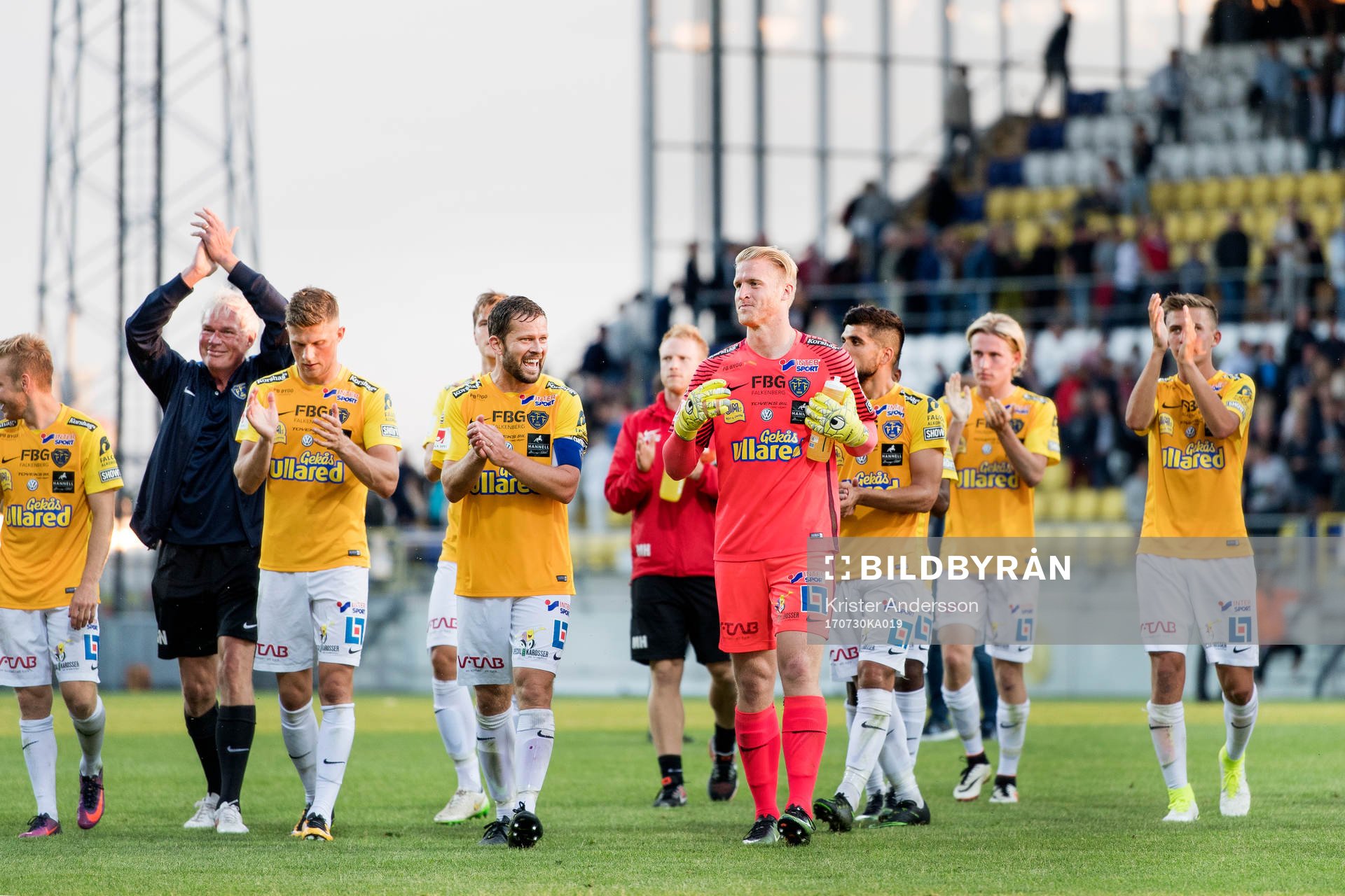 Falkenbergs spelare jublar