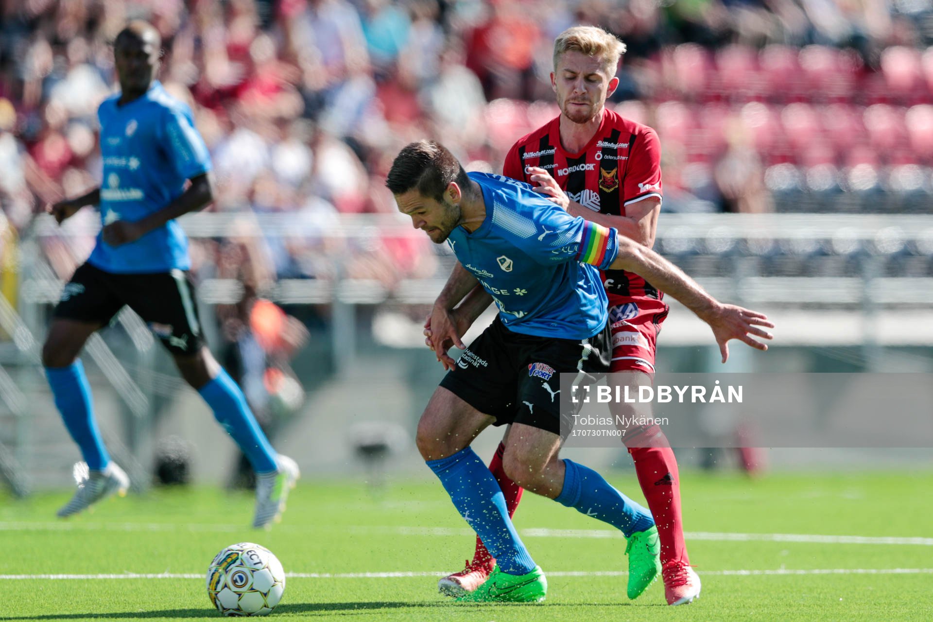 Halmstads Ivo Pekalski och Östersunds Darijan Bojanic i en